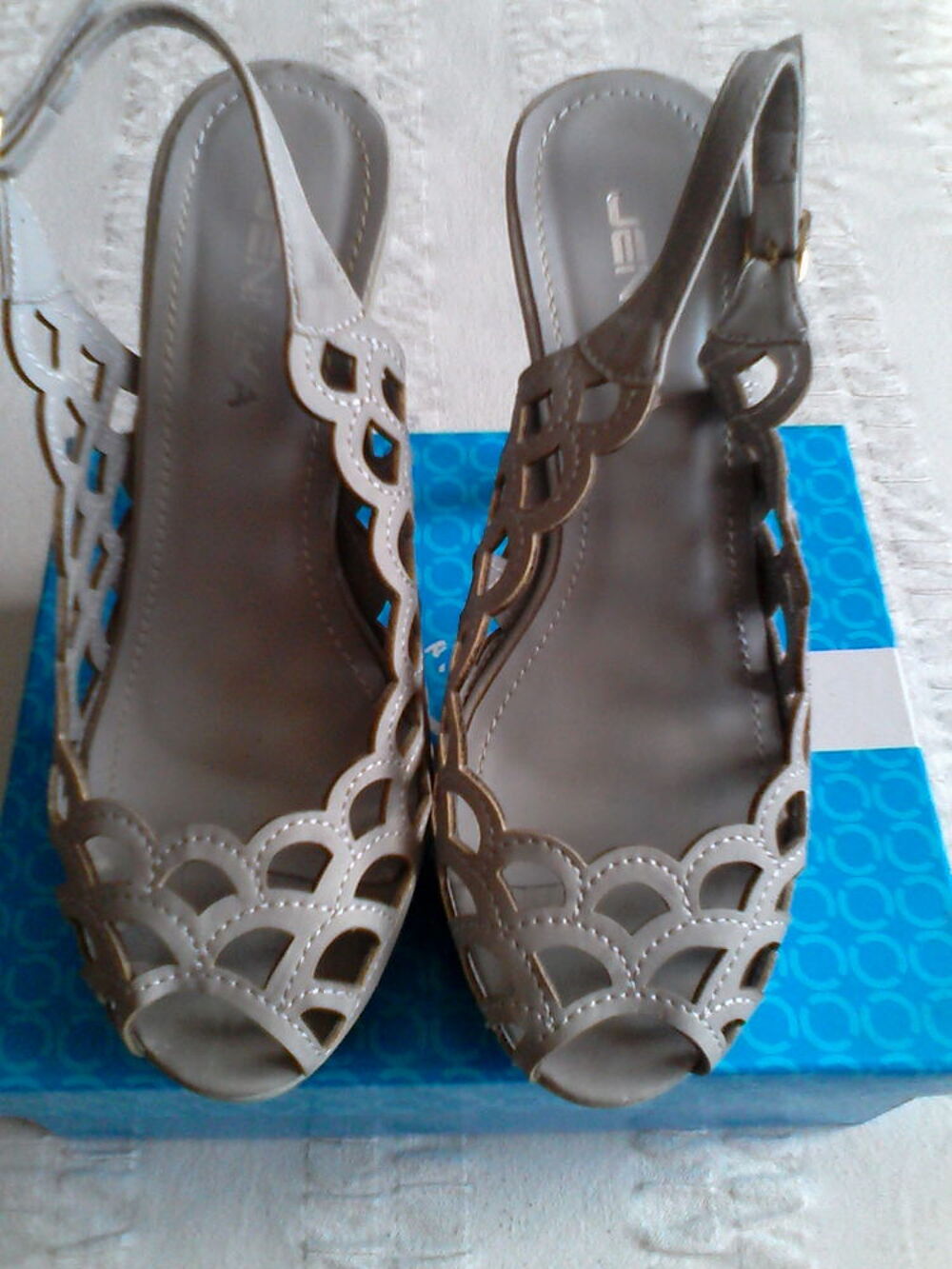 SANDALES GRIS CLAIR JENNIKA Chaussures