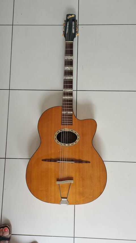 Guitare jazz 700 Rennes (35)
