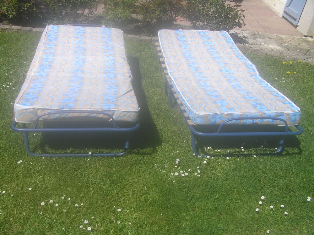 2 LITS PLIANTS Meubles