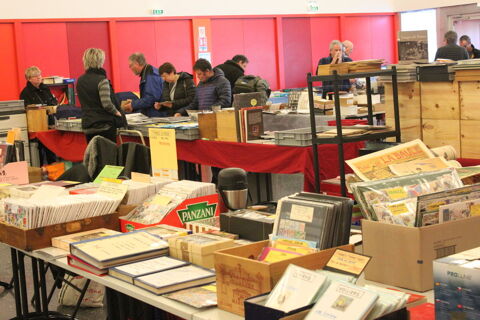 12 me weekend du vieux papier et de la carte postale 
0 Donges (44)