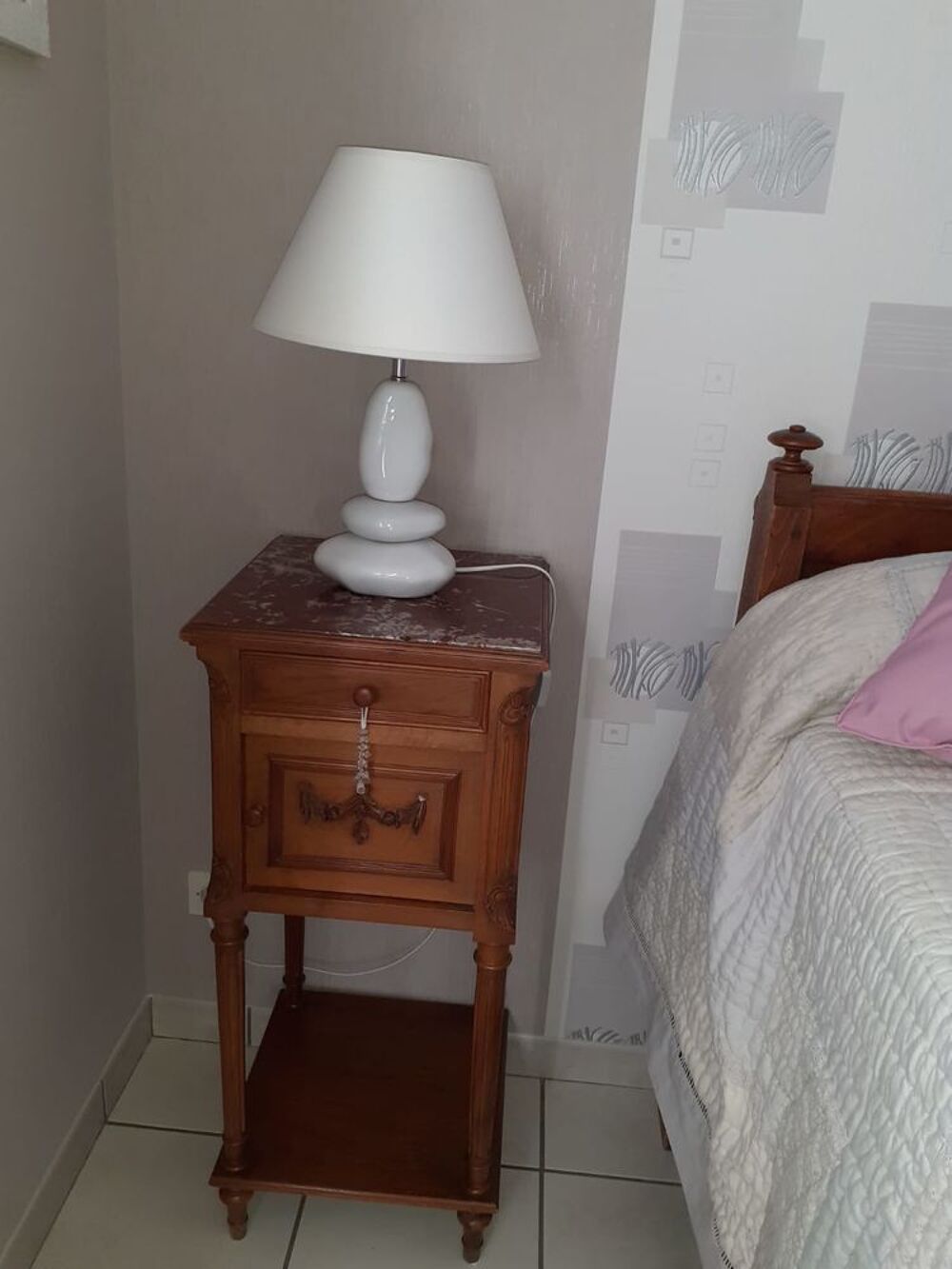 table de chevet ou d'appoint en Noyer Meubles