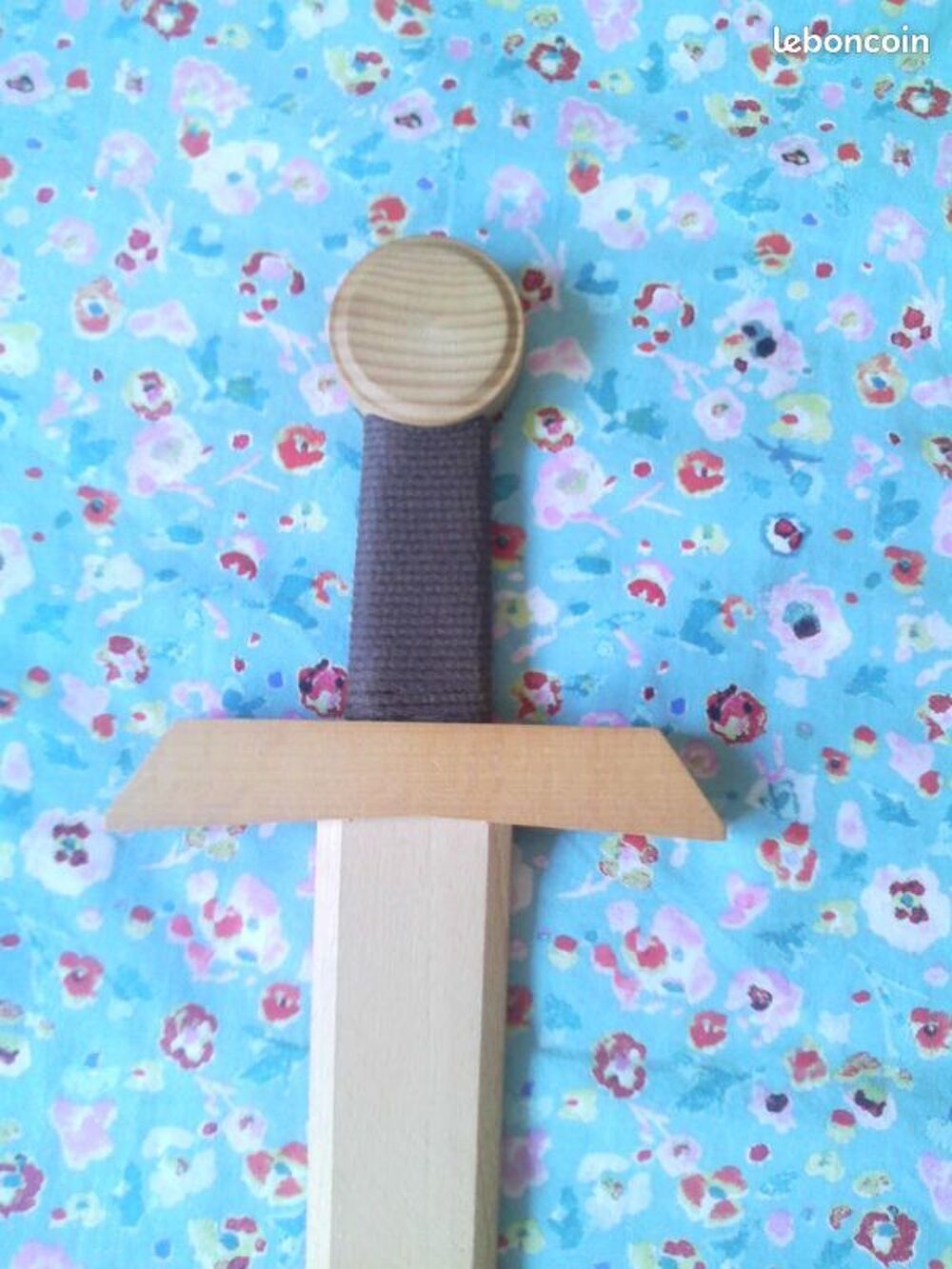 Belle &eacute;p&eacute;e en bois
Jeux / jouets