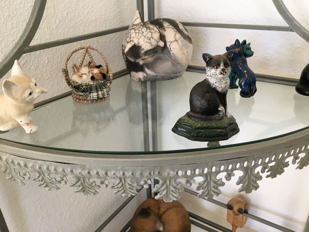 &Eacute;tag&egrave;re d'angle pour bibelots Décoration