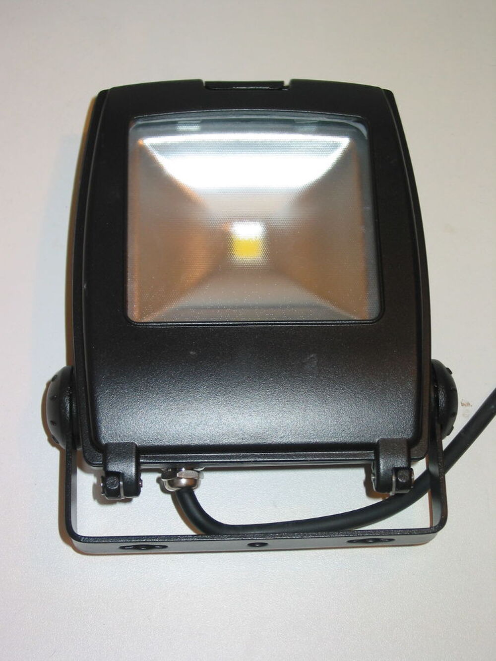 Lampe Projecteur NEUF led 750 lumens pour 10 Watt de consomm Bricolage