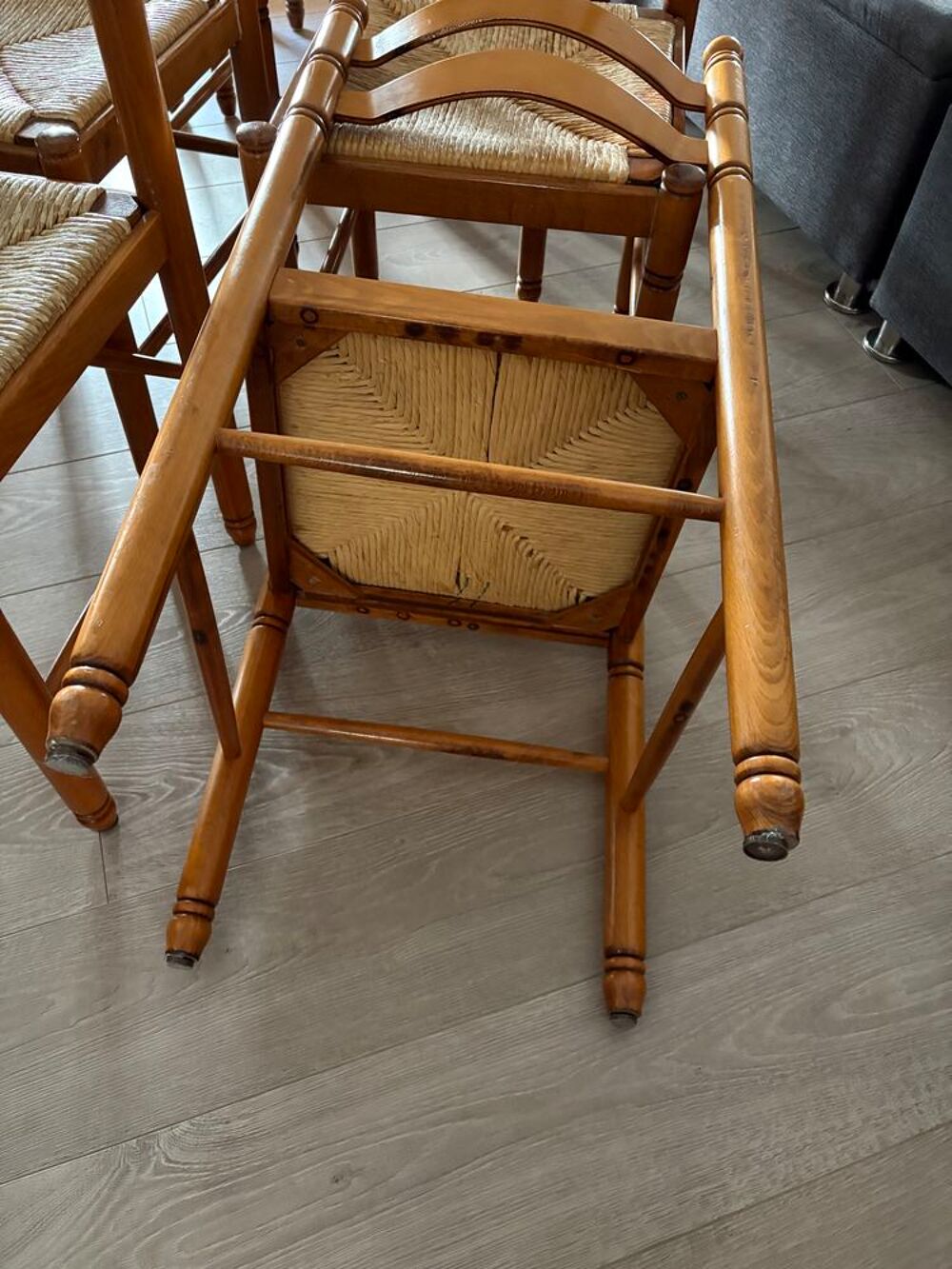 8 chaises paill&eacute;es robuste bonne assise Meubles