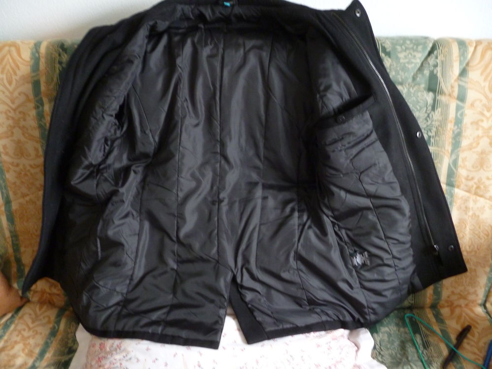 trois-quarts 
60% laine 40% Vêtements