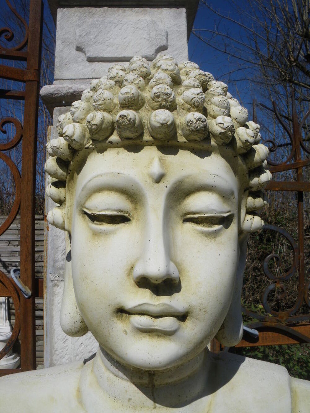 Statue Bouddha, en pierre, b&eacute;ton cir&eacute; noir Décoration