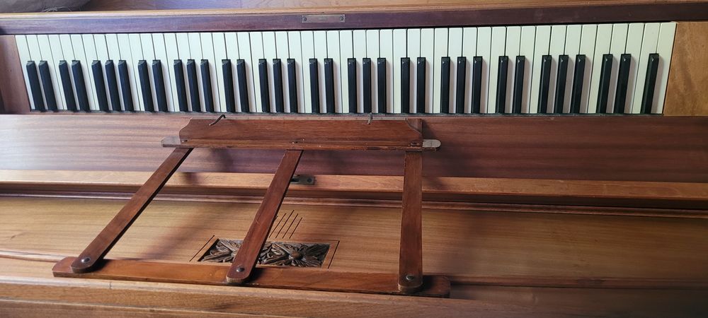 Piano droit Instruments de musique