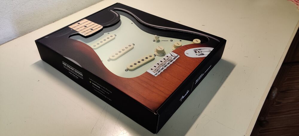 FENDER PRE-WIRED Stratocaster Instruments de musique