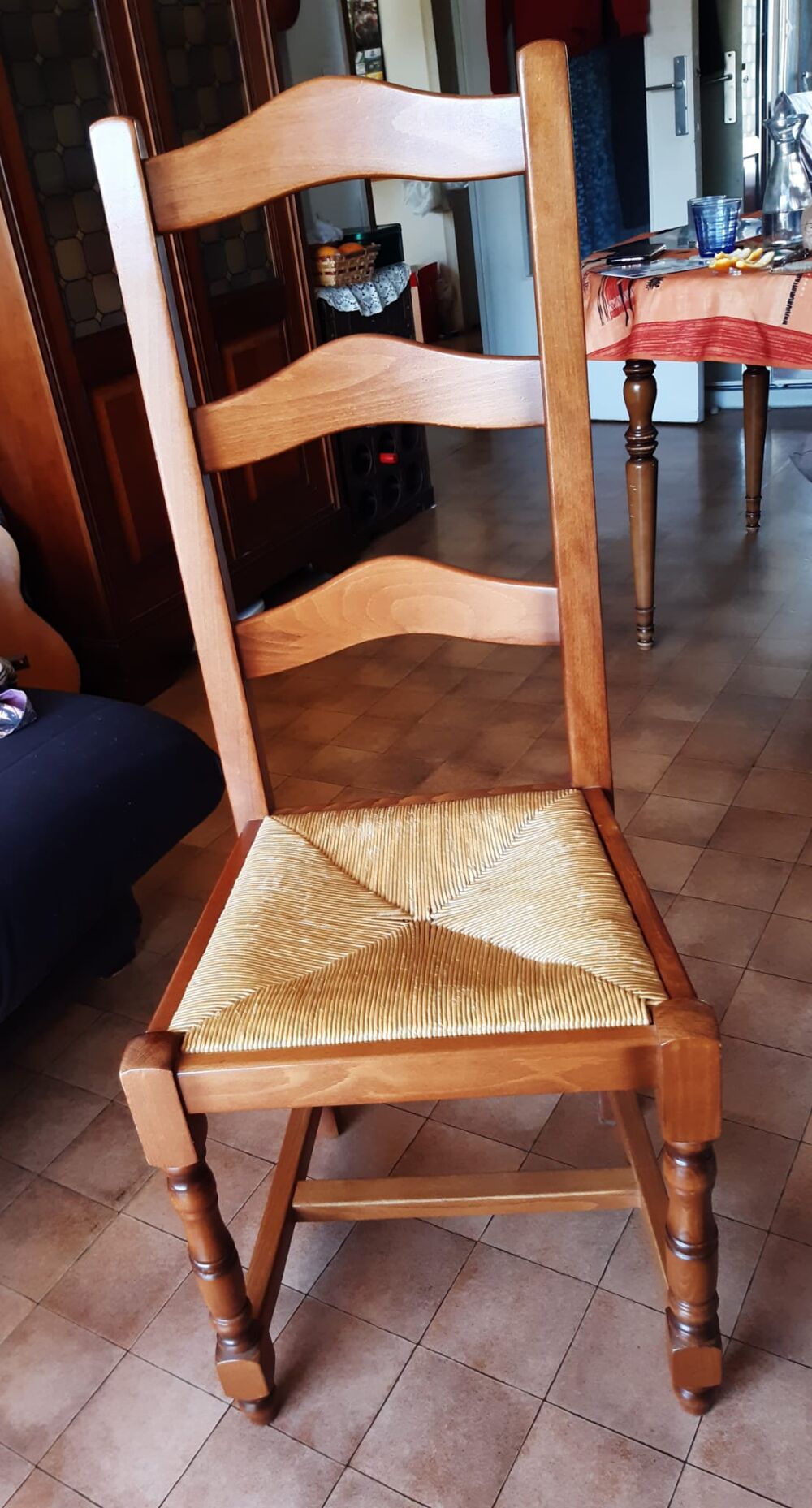 4 chaises de salle &agrave; manger paill&eacute;es BE, solides et stables Meubles