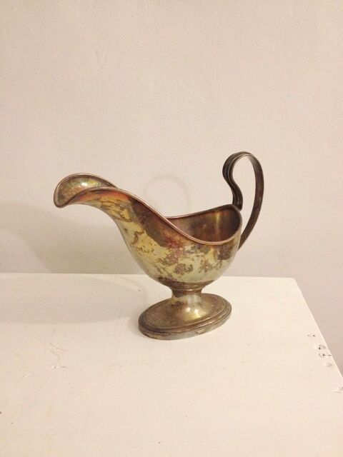 Souvenir ancienne vaisselle sauci�re verseuse
30 Brioude (43)
