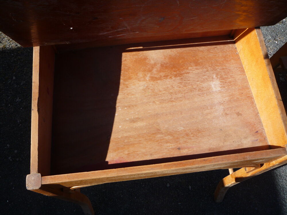 Bureau d'&eacute;colier
avec banc Meubles