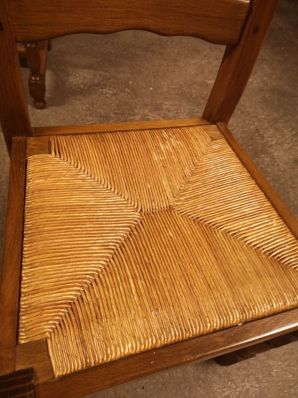 Table monast&egrave;re et chaises Meubles