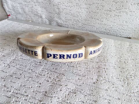 cendrier     PERNOD  ANISETTE  ancien  25 Lyon 8 (69)