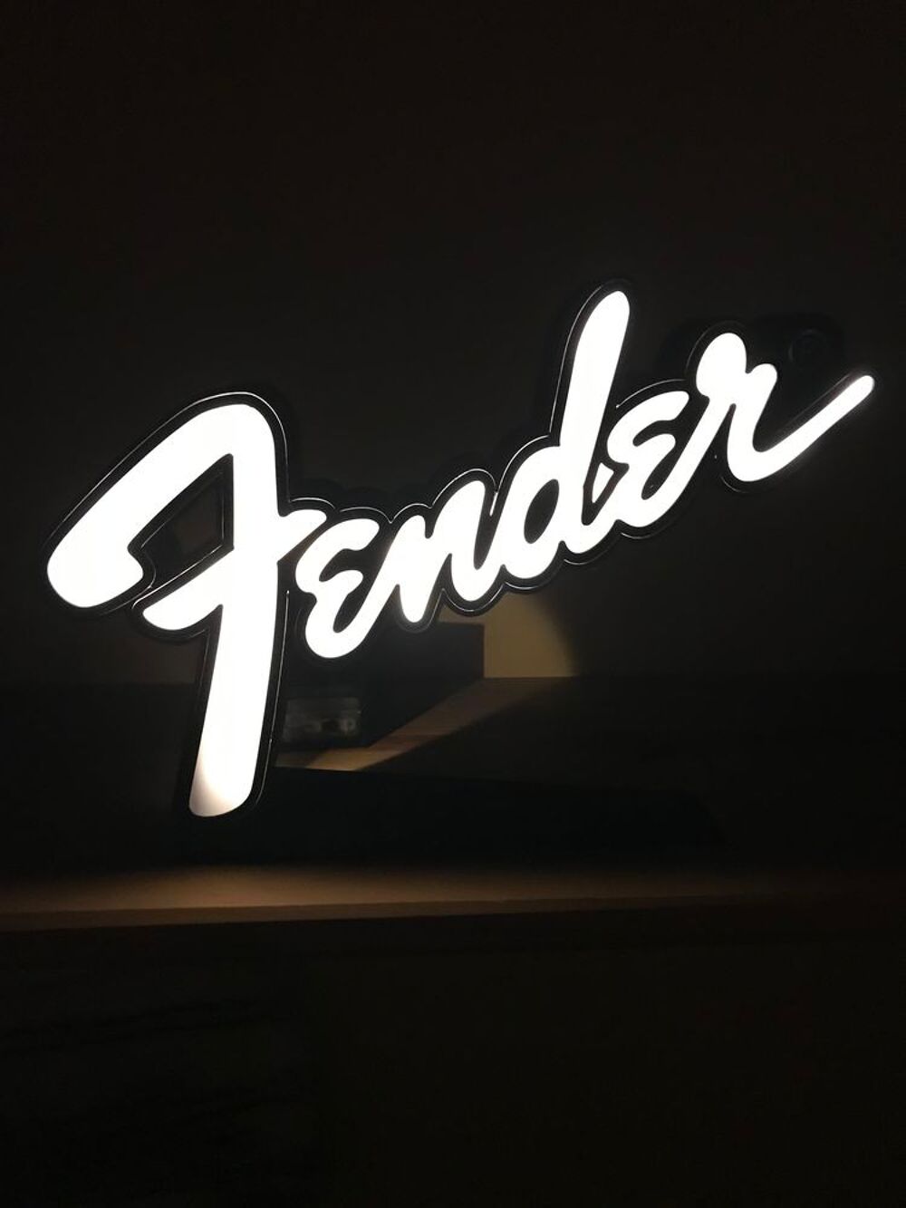 Lampe FENDER GUITARE &eacute;clairagec leds &agrave; piles Décoration