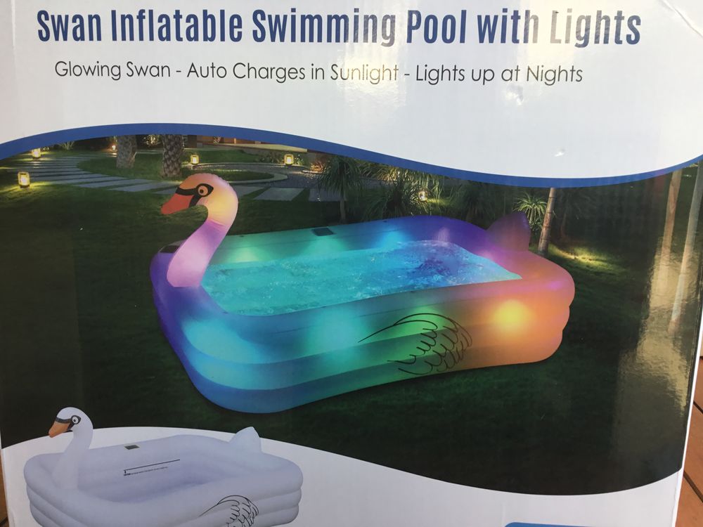 Piscine cygne lumineuse solaire cause double emplois. Jardin