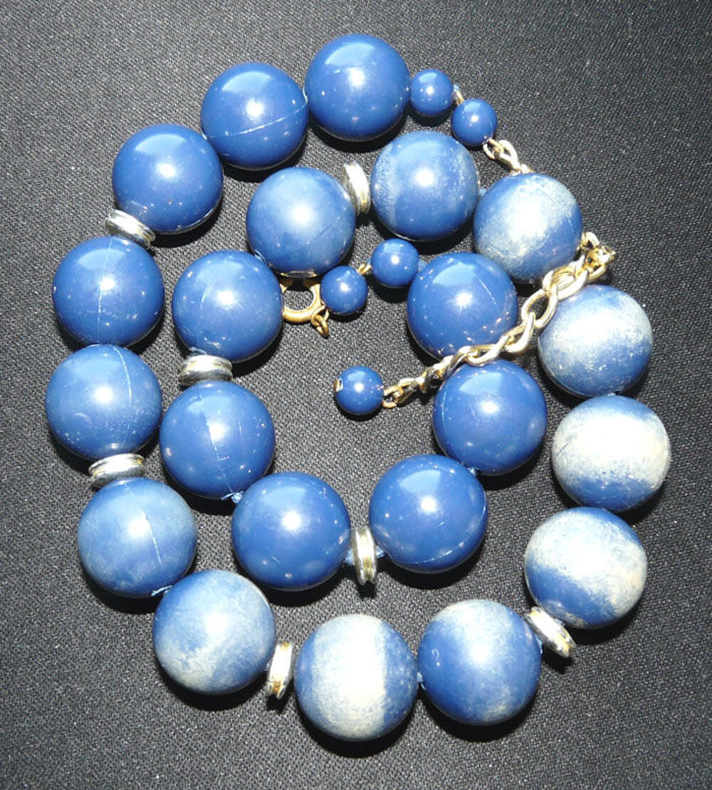 Collier de perles bleues-bleut&eacute;es en r&eacute;sine color&eacute;es - 90's Bijoux et montres