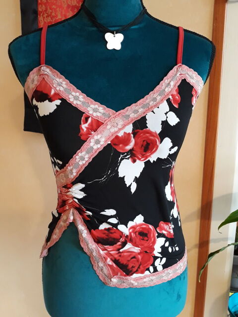 D�bardeur noir et rouge � fleurs - Charbell - Taille 38 6 Livry-Gargan (93)