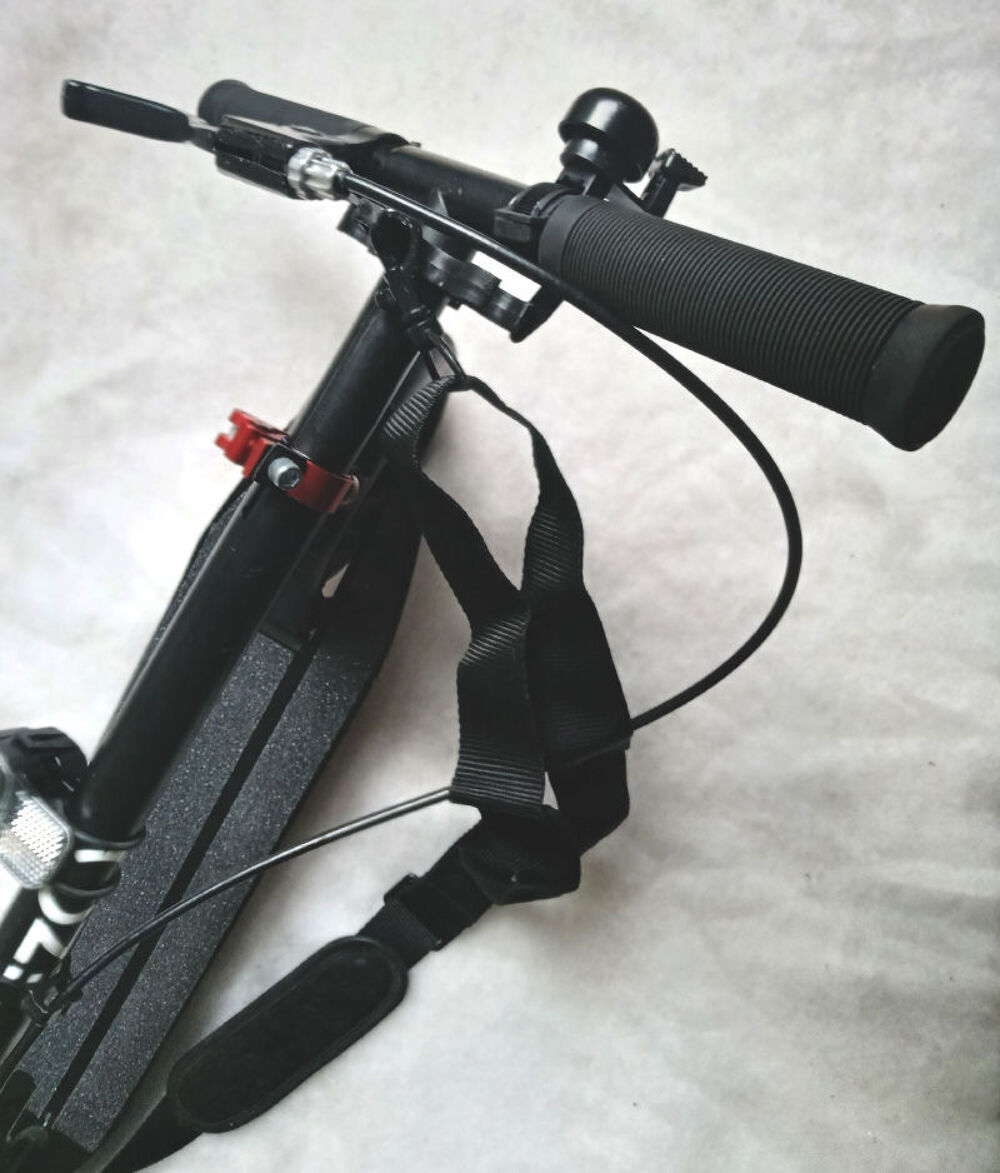 TROTTINETTE enfant pliable OZE neuve Sports