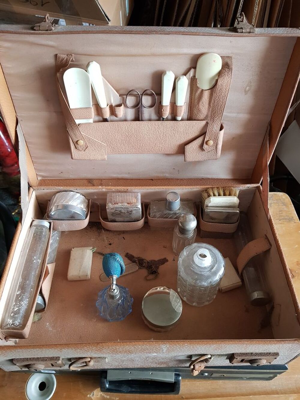 valise accessoire de toilette vintage 