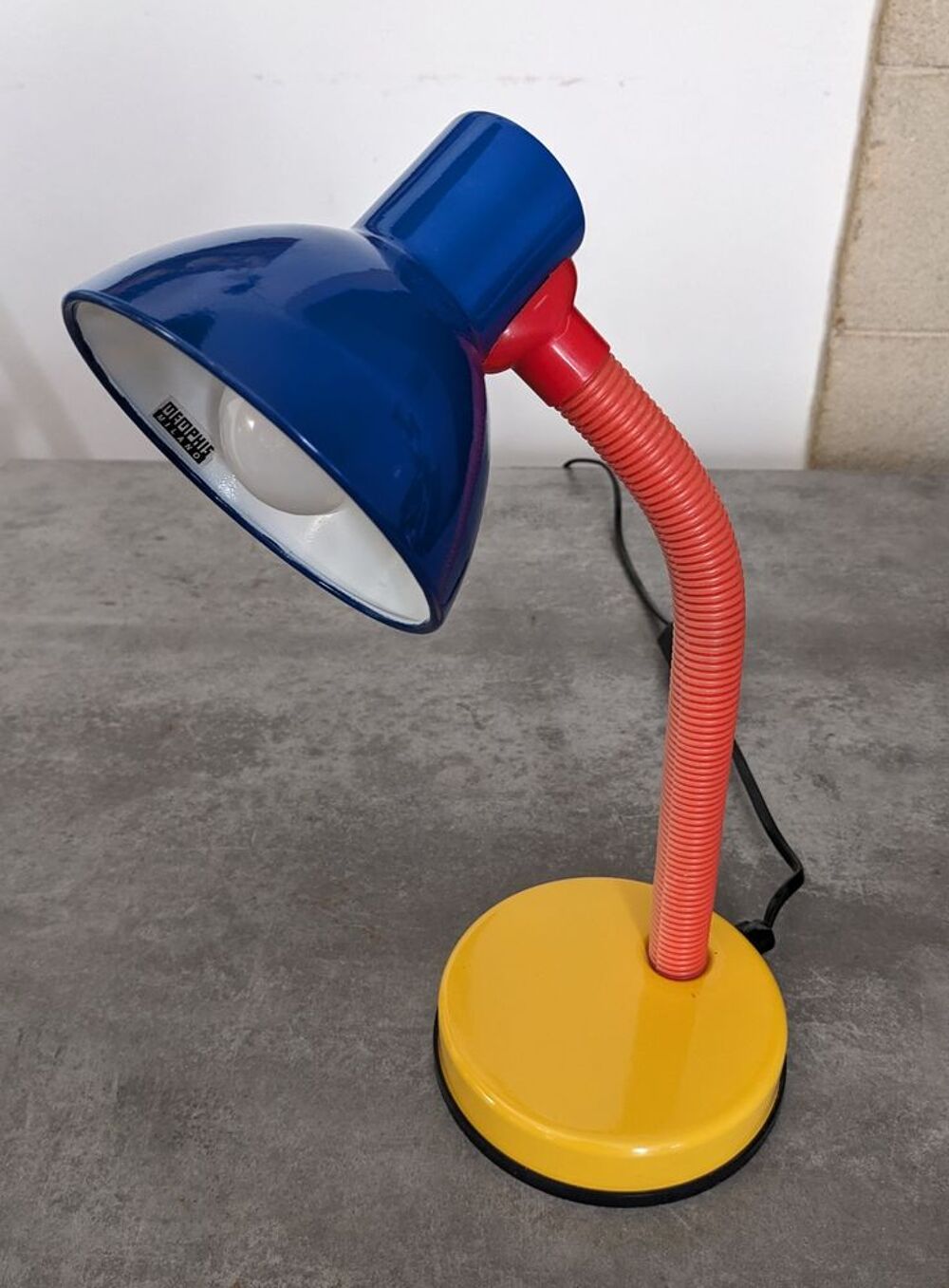 lampe design MEMPHIS couleurs primaire en parfait &eacute;tat.
Memp Décoration