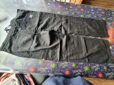 Pantalon noir - type lin - 42 
3 Aubvillers (80)