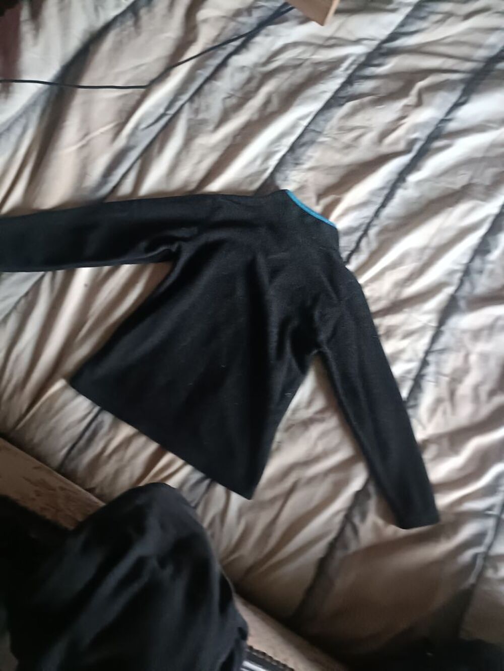 12€ trois pulls taille 8 ans Vêtements enfants