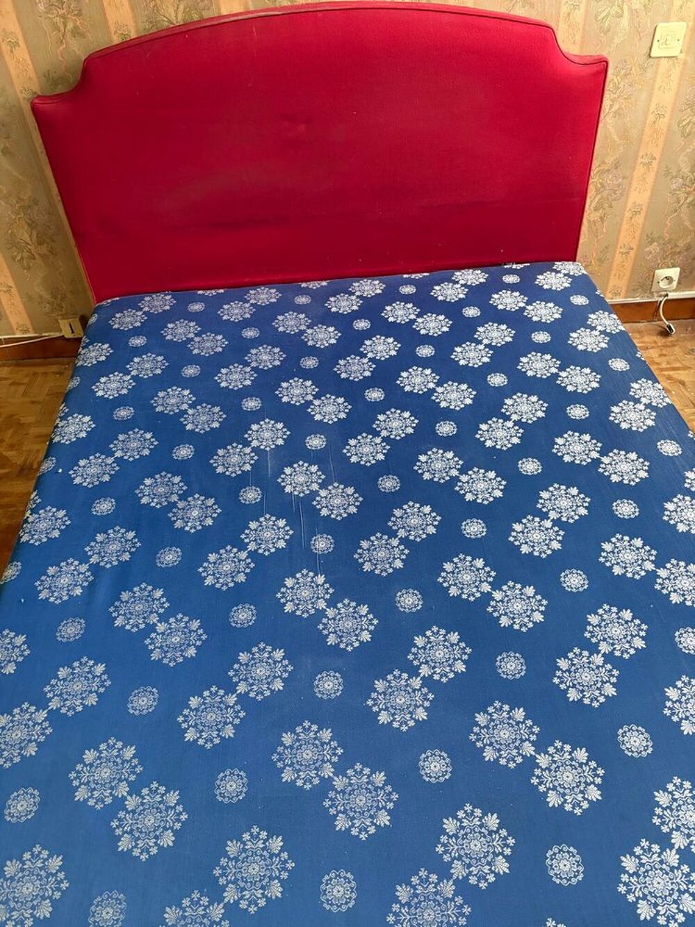 LIT 140X190 TETE DE LIT ROUGE Meubles