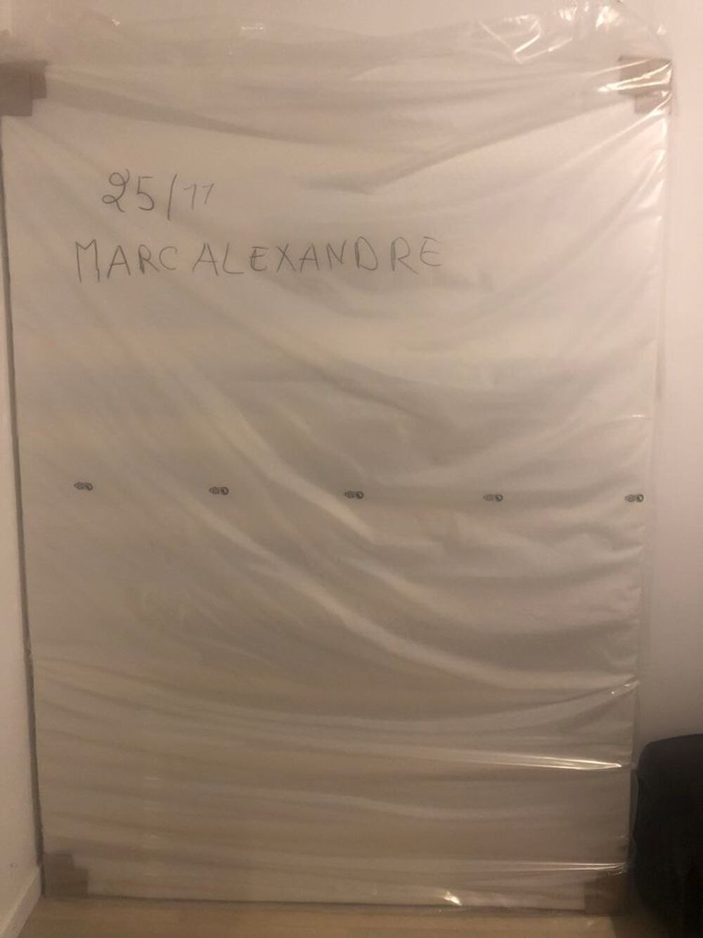 Sommier blanc pied en bois emball&eacute; 140x190 cm Meubles
