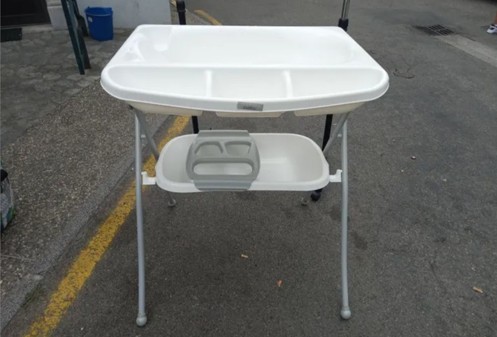 Baignoire b&eacute;b&eacute; avec pied Puériculture