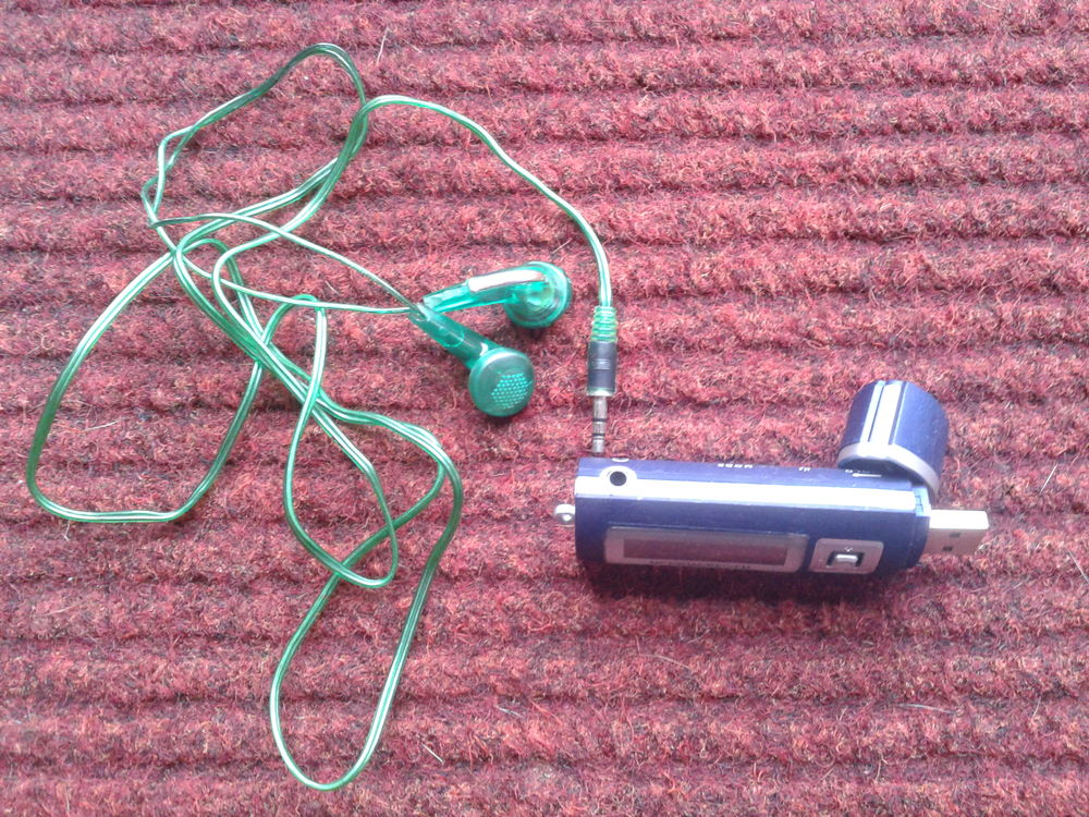 Baladeur MP3 Hoher MP3 125 2 Go Et Radio FM Audio et hifi