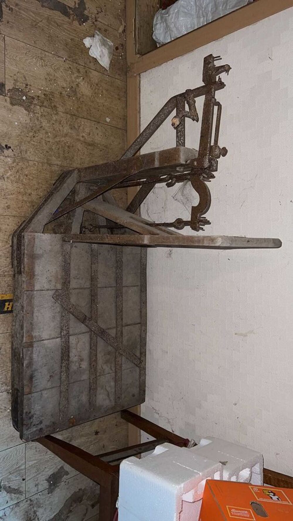 Ancienne Balance &agrave; sacs de grains Meubles