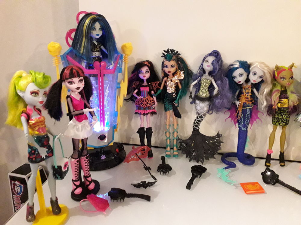 Vends lot de 13 poup&eacute;es Monster High
Jeux / jouets