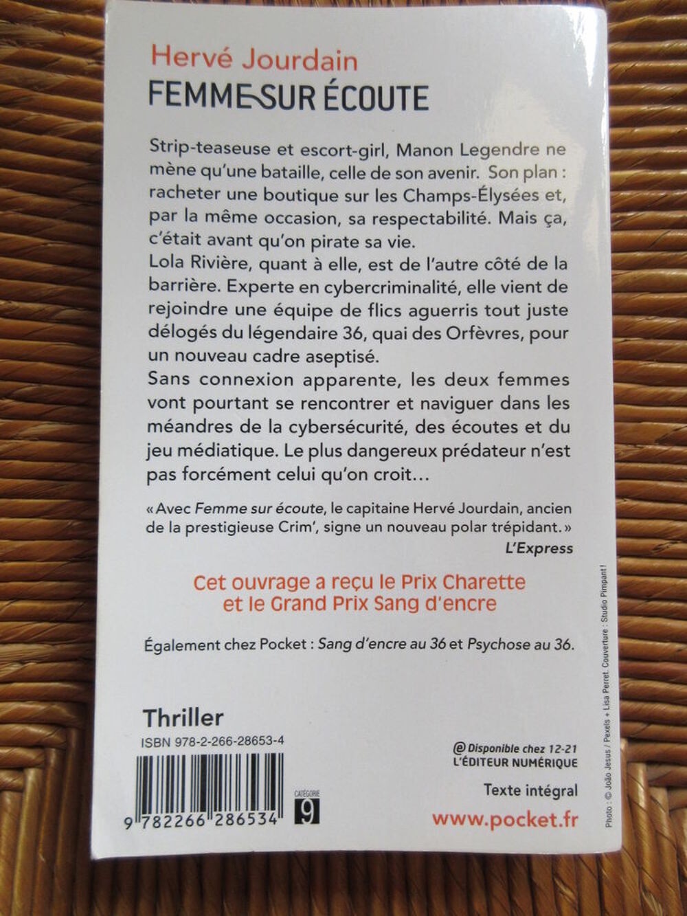 Femme sur &eacute;coute d'Herv&egrave; Jourdain Livres et BD