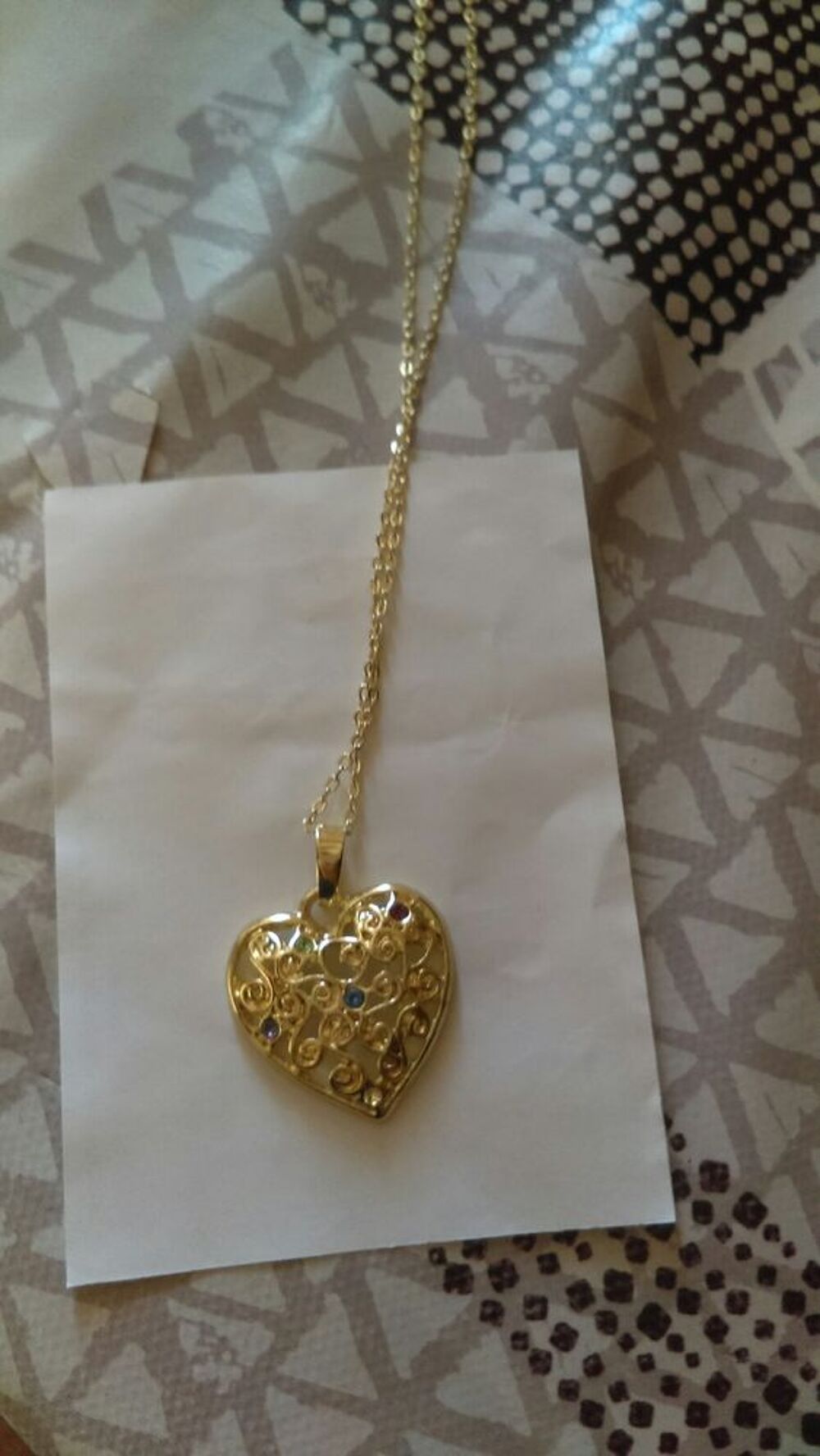 Grand pendentif coeurs 5 couleurs diff&eacute;rent Bijoux et montres