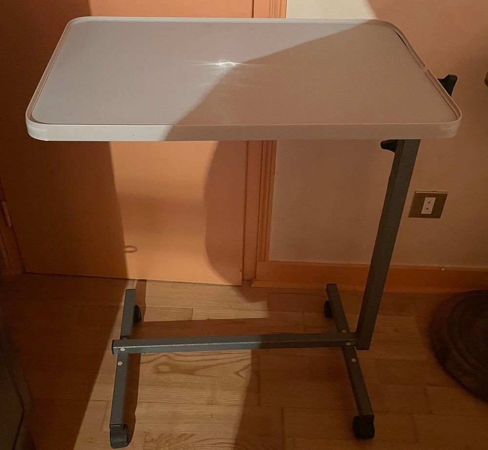 Table pour lit m&eacute;dicalis&eacute; Meubles