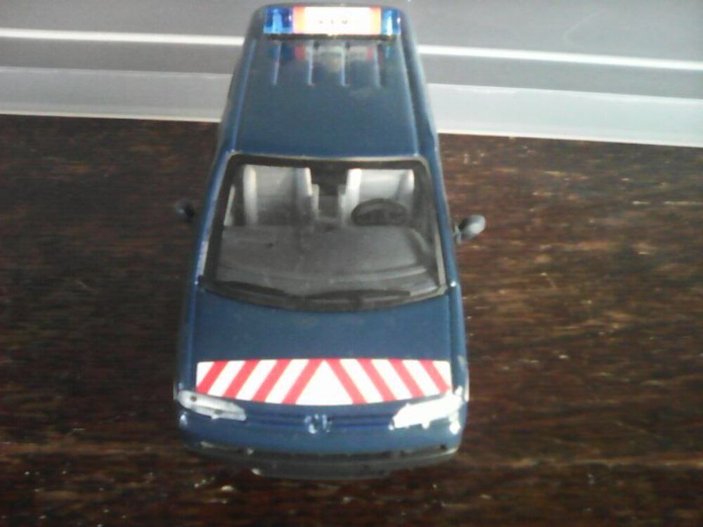 Voiture Peugeot 806 Gendarmerie Norev 1/43 