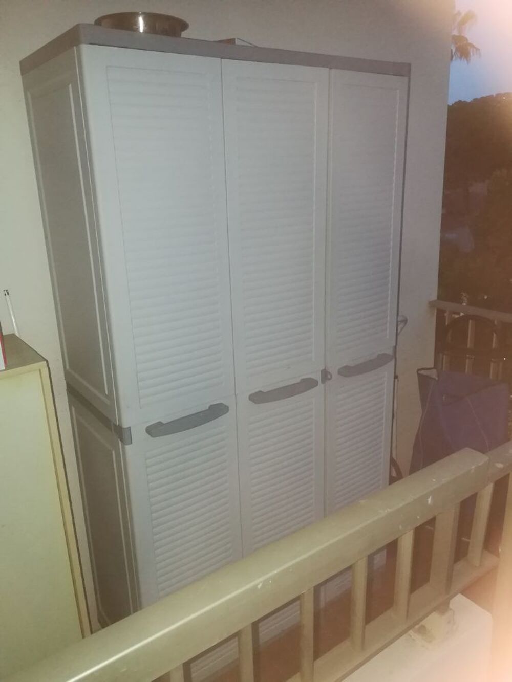 
grande armoire en plastique pour balcon Meubles