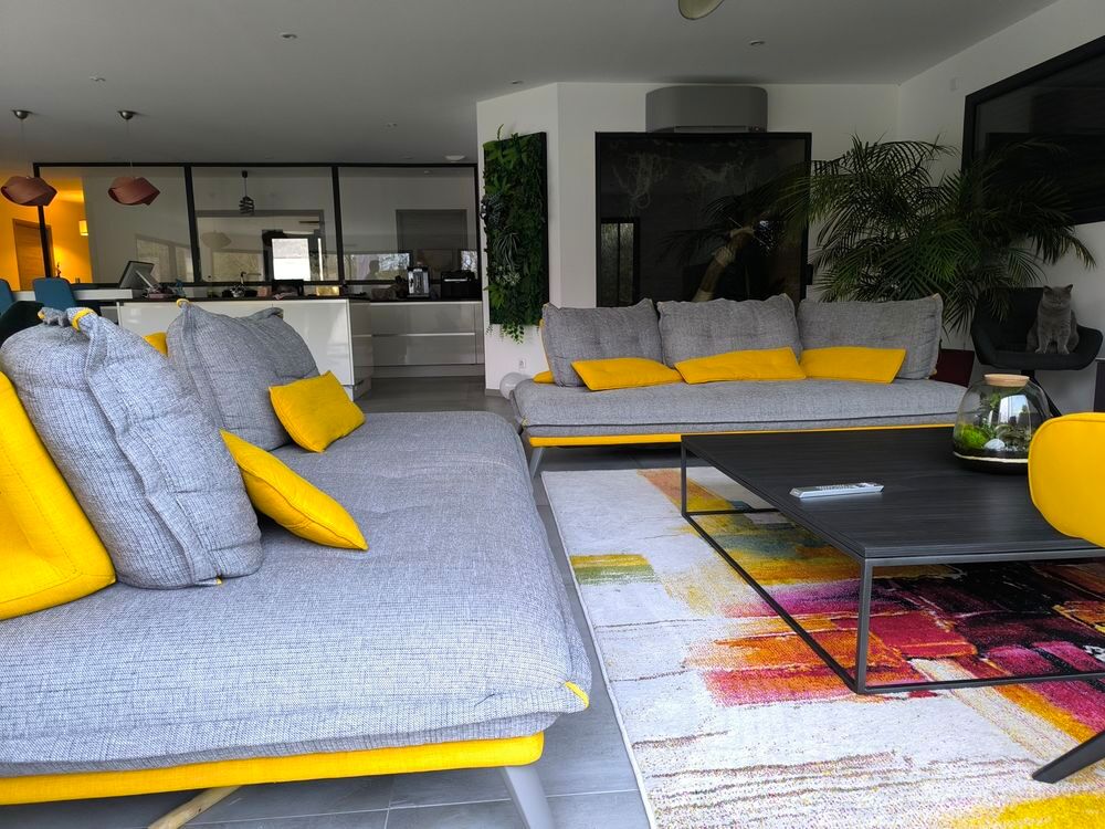 Canap&eacute; 3. 5places ? Dossiers mobiles ? Tr&egrave;s bon &eacute;tat Meubles