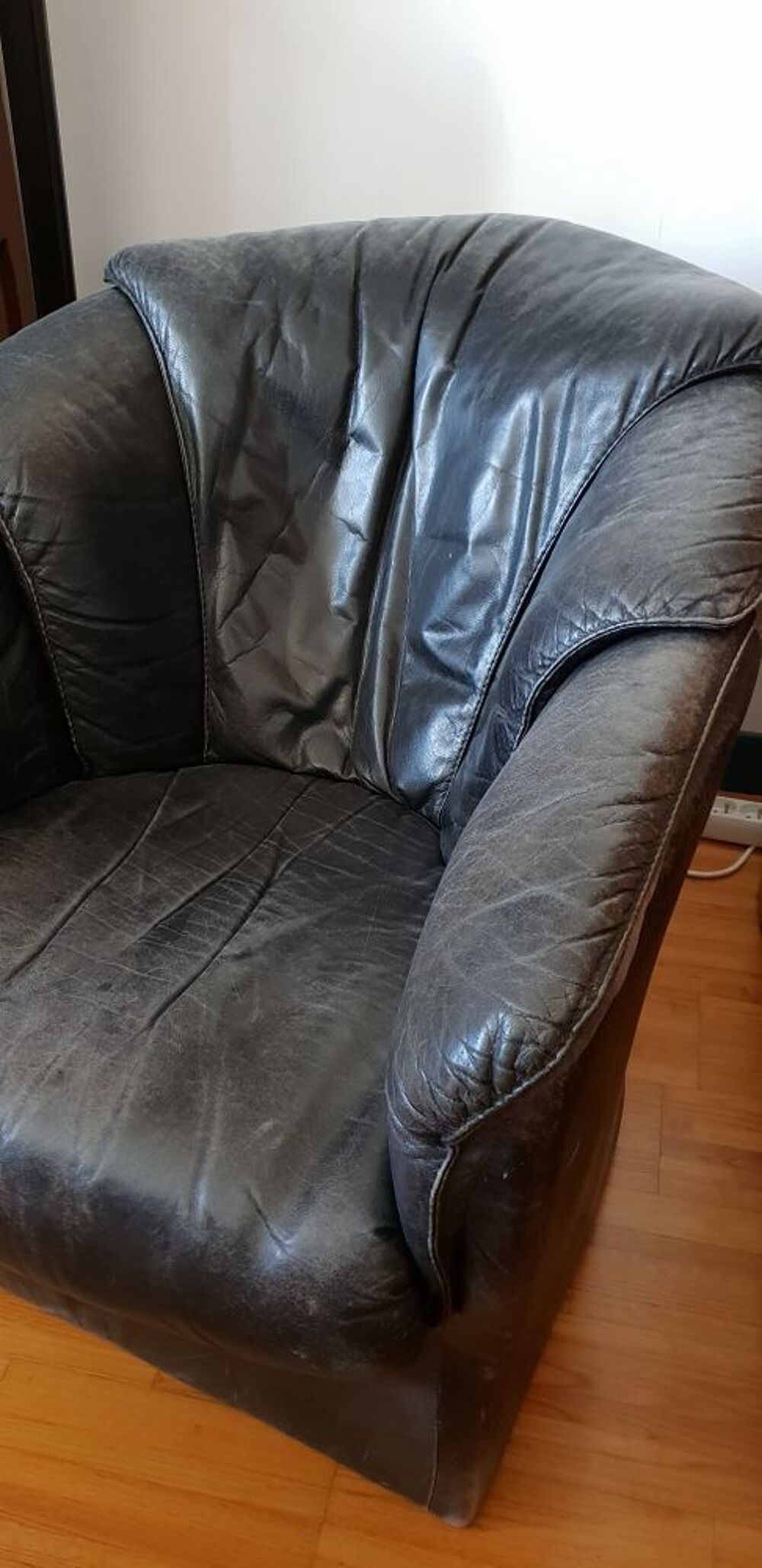 Fauteuil en cuir &agrave; r&eacute;nover Meubles