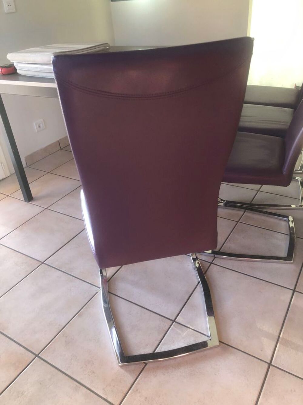 4 chaises imitation cuir vachette Meubles