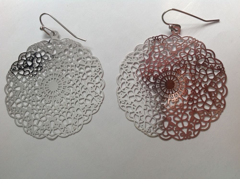 BOUCLES OREILLES ARGENT&Eacute; ARABESQUE 4cm DIAM Envoi Possible
Bijoux et montres