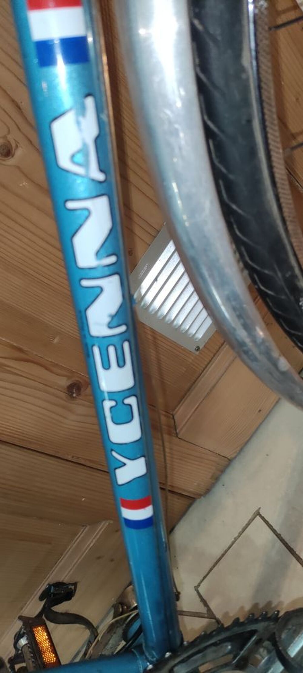 Rare Un v&eacute;lo de course YCENNA cadre acier bleu 57 cm. Tr&egrave;s b Vélos