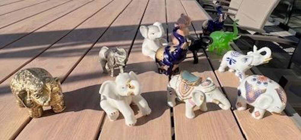 Collection de 12 bibelots figurant des &eacute;l&eacute;phants : 10 en por 