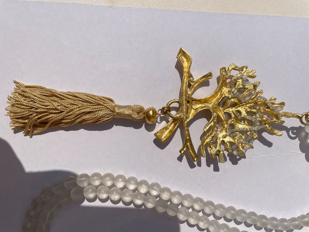 Collier Arbre dor&eacute; + enfilage perles rocailles passementerie Bijoux et montres