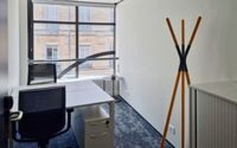   Espace de bureau privé pour 3 personnes à Bordeaux, Signature Place des Grands Hommes  