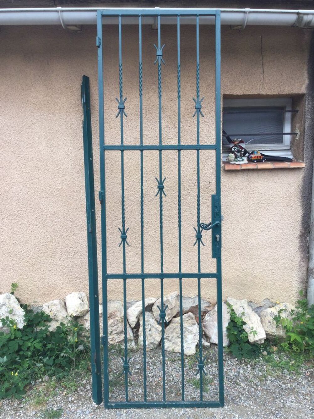 Porte de s&eacute;curit&eacute; et ses grilles en fer forg&eacute; Bricolage