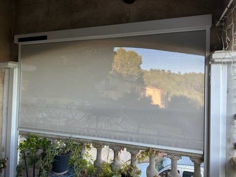 Store enrouleur int�rieur clair tr�s bon �tat 350 Barjols (83)