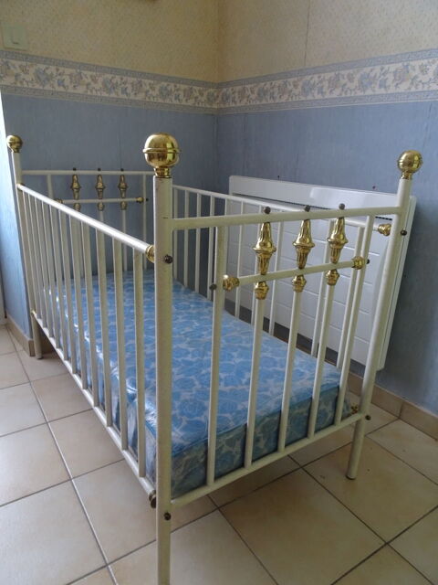 Lit b�b� en m�tal blanc et laiton 120 Artenay (45)