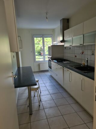  Appartement à louer 3 pièces 73 m²